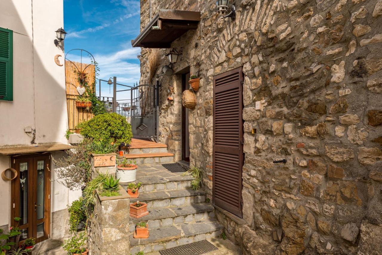 La Luna Nel Castello Vezzano Ligure Exterior foto